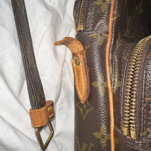 AUTHENTIC VINTAGE LOUIS VUITTON CROSSBODY - Picture 9 of 12